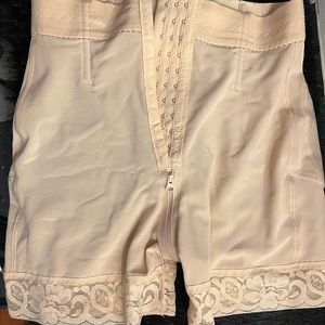 Brand new faja aka hip and butt shaper can adjust to fit.
